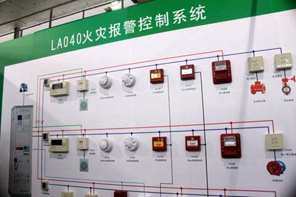 出現(xiàn)火警時(shí)，樓宇控制系統(tǒng)如何快速做出反應(yīng)？