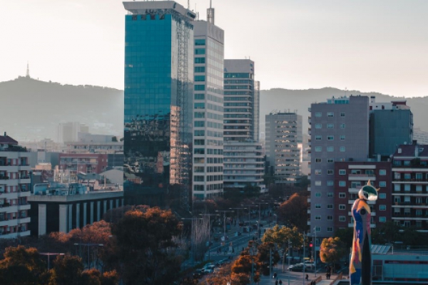 相比于傳統(tǒng)的建筑，智能建筑有以下幾方面的顯著優(yōu)勢！