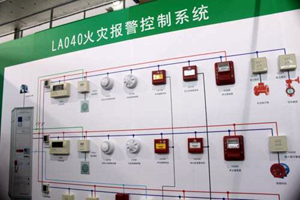 出現(xiàn)火警時(shí)，樓宇控制系統(tǒng)如何快速做出反應(yīng)？